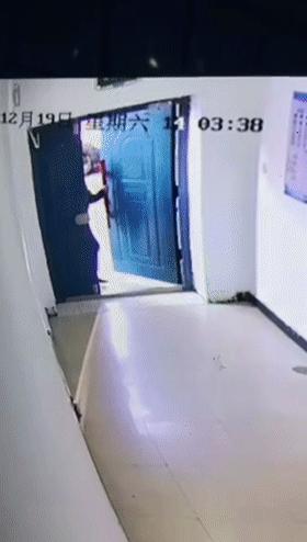 DƬ